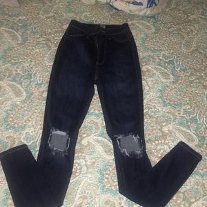 Size 1 super flattering on the booty jean